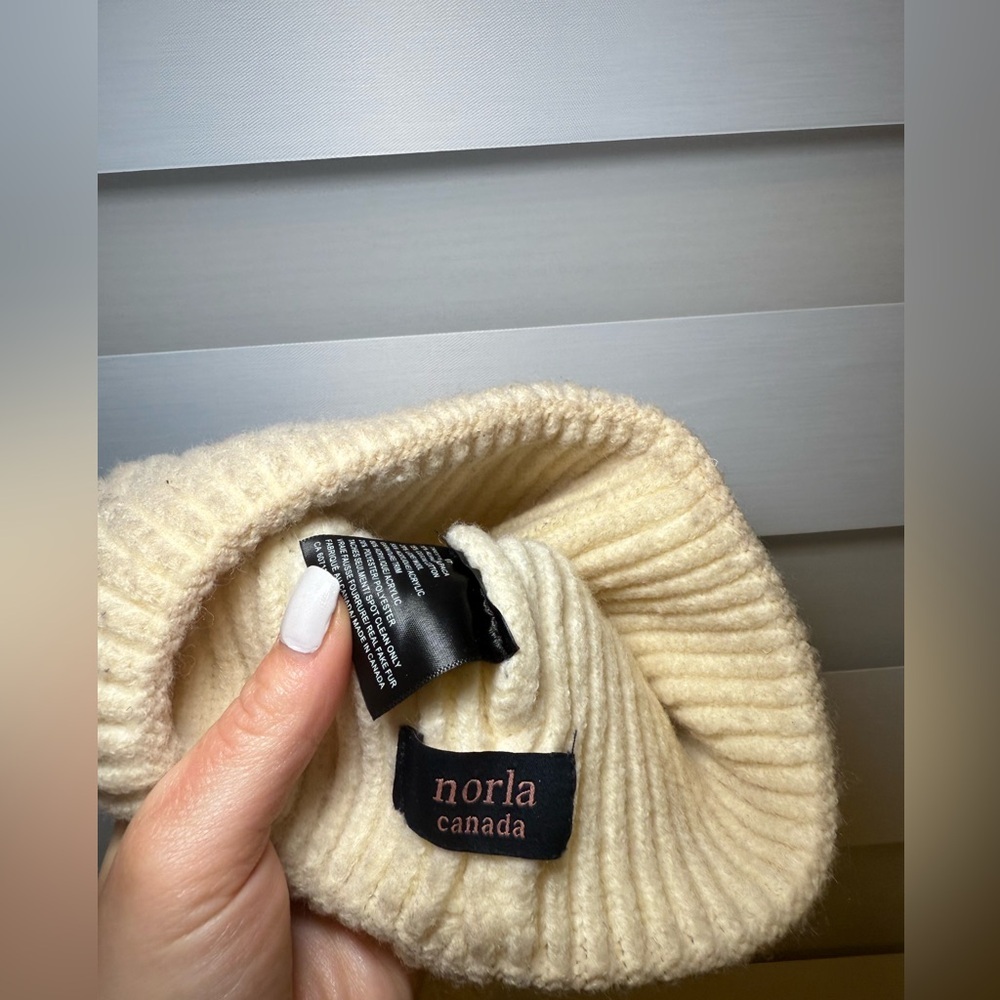 Cozy Winter Warm Cream Knit Pom-Pom Beanie Alpaca Wool Blend Made in Canada - Picture 4 of 5